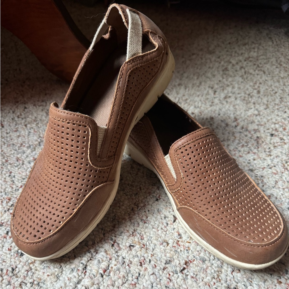 Comfort and quality are easy in these Boc shoes.